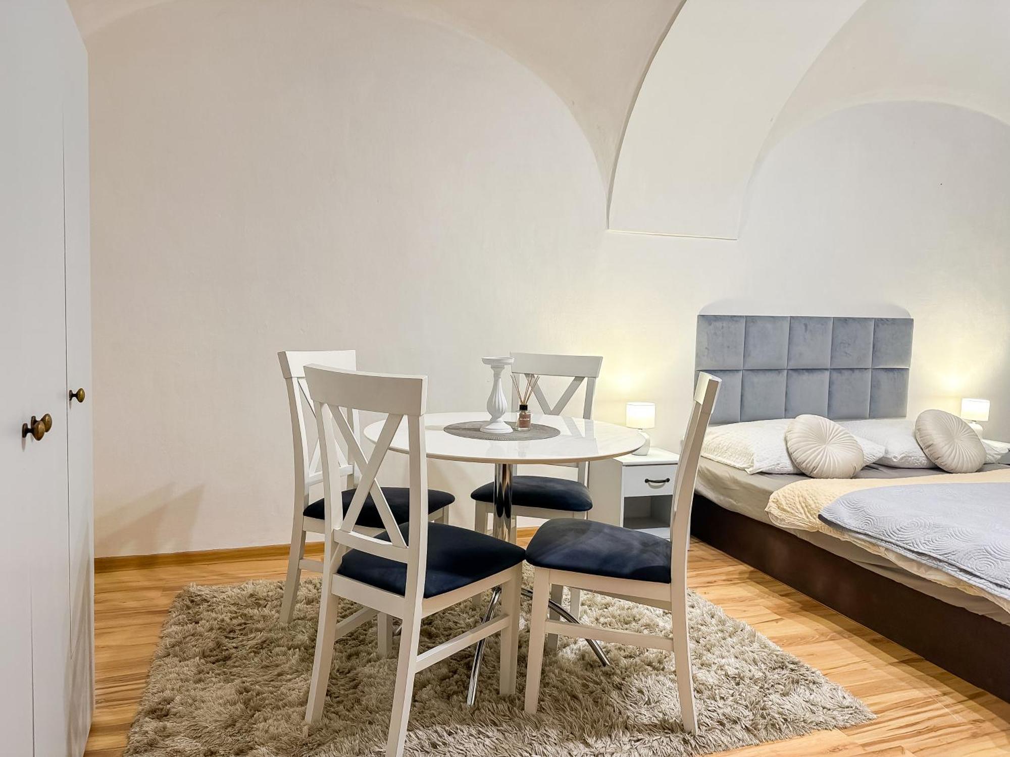Old Town Apt. A/C And Parking Μπάνσκα Μπίστριτσα Εξωτερικό φωτογραφία